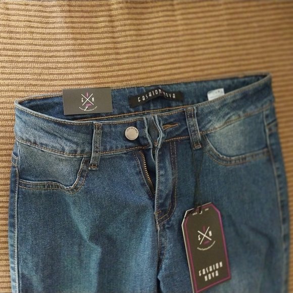 FASHION NOVA JEANS NEW WITH TAGS - Picture 2 of 6
